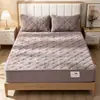 Sábana bajera acolchada y engrosada de lana de cordero con diseño antideslizante, colcha de cobertura total, protector de colchón cálido, sábana y juego de ropa de cama (conjunto de tres piezas)