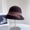 Sombrero de Pescador de Lana de Moda con Cinta Vintage para Mujer, Elegante y Versátil Sombrero de Cubo de Invierno con Estilo Socialité y Calidez