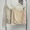 Top Ruoxin atmosférico con volantes, manga tres cuartos, pliegues laterales florales, de un solo hombro para mujer