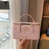 Bolso de Mano Caja de Metal con Asa Transfronteriza para Moda Bolsita de Maquillaje para Mujer 2026 Nuevo Estilo Bolso Pequeño Cruzado al Hombro con Cadena de Piel de Oveja