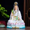 La estatua de Buda de Miaoshan Guanyin Bodhisattva está consagrada en la imitación de mármol blanco, Guanyin Bodhisattva del Mar de China Meridional, sentada en loto en casa y cuidando al taoísta