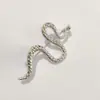 Broche único de perlas con diseño de corazón 2024 nueva moda otoño e invierno corsage accesorios de alfiler delicados para mujer Corea del Sur