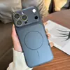 Capa para iPhone 17 Pro Max, capa magnética de vidro fosco com ampla janela de visualização e protetor de lente da câmera. Transforma-se instantaneamente em um iPhone 17 Pro.