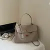 Bolsa Tote Retrô de Grande Capacidade para Mulheres 2025 Inverno Novo Estilo Versátil Leve Luxo Simples Ombro Transversal