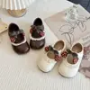 Zapatos de Piel con Adorno de Encaje para Niñas 2026 Nuevo Estilo Primavera/Verano Lindos Zapatos Planos con Lazo para Niños Pequeños Zapatos de Presentación