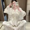 Pijama de Seda Gelo Novo Estilo para Mulheres, Primavera e Verão, Conjunto de Renda de Alta Qualidade Estilo Palácio Francês, Roupa de Casa Fina de Manga Longa