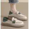 Populares zapatos de mujer de cuero suave 2026 otoño nuevo casual cómodos planos sin cordones mocasines de suela blanda para mujer