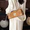 Moderna Bolso de Hombro de Gamuza de Gran Capacidad Nuevo Invierno 2026 para Mujeres Viajes al Trabajo Terciopelo Bolsos de Mano de Nicho Bordado Vintage Bajo el Brazo