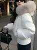 Chaqueta de Algodón Acolchada Corta de Terciopelo Negro Plus para Mujer Invierno 2026 Nuevo Estilo Petite Grande Cuello de Piel Caliente Abrigo de Algodón Moderno