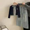 Conjunto de Primavera y Otoño para Niñas 2026 Nuevo de Moda Top de Manga Larga, Camiseta Básica y Jeans Conjunto de Tres Piezas para Niños Mayores