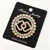 Broche de Aleación de Gama Alta para Mujer, Lujo Ligero con Pedrería, Elegante Pin Fijo Antiexposición, Accesorio para Abrigo con Diseño Floral