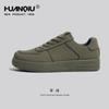 Zapatos Blancos Universales para Hombre 2025 Primavera Nuevos Versátiles de Moda Blancos Punta Redonda Antideslizantes Planos Tenis