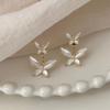 Pendientes retro vintage de la época medieval, de entrada de nicho, de lujo, de alta gama, de moda, estilo cortesano, elegantes pendientes de perlas.