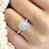 Anillo de compromiso de circonita con simulación de ocho corazones y ocho flechas con baño de platino de 18 quilates de Zhen Rong. Joyería de gran venta en Europa y América.