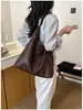 Bolsa tote de ombro única de grande capacidade para mulheres, nova bolsa feminina vintage da moda do verão de 2026, bolsa de axila fashion e versátil para o trabalho