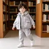 Conjunto de Ropa Gruesa de Invierno para Niños y Niñas 2027 Nuevo Modelo Chaqueta de Algodón Gruesa de Invierno para Niños y Niñas y Chaleco Conjunto de Tres Piezas Ropa de Bebé