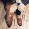 Nuevos Zapatos de Cuero Coreanos para Hombre Puntiagudos Modernos Casuales Moda Masculina Patrón de Cocodrilo Slip-on Zapatos de Vestir para Hombre Aumento Interior Negro