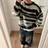 Suéter de mohair listrado em preto e branco estilo americano, roupa de inverno masculina, casual e estilosa, jaqueta de tricô de alta qualidade para casal