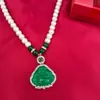 Collar de Perlas Imitación Chalcedony Hielo Verde Alto con Colgante de Calabaza Plateada Hebilla de Paz Cadena para Suéter para Mujer Joyería de Vidrio