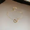 [Cadena de Diamantes Arcoíris] Pulsera de extracción de zircón trenzado en cruz, una pulsera lujosa y de alta gama, una pieza de joyería delicada y de moda