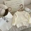 Novo Suéter de Malha Bordado Versátil Cavalo de Guerra Infantil para Meninos e Meninas, Simples e Confortável, Temporada de Inverno