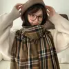 Bufanda de Cuadros Estilo Británico para Mujer 2025 Invierno Nueva Moda Atmósfera de Alta Gama Bufanda Gruesa con Borlas Al por Mayor