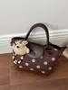 Bolsa de mão pequena em camurça para mulheres, novo design 2026, estilo nicho, bolsa de mão formato bolinho, de alta qualidade e versátil, bolsa de ombro ou bolsa transversal