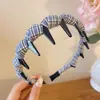 Faixa de Cabelo com Pente de Dentes em Tecido Xadrez Vintage para Mulheres 2025 Novo Estilo Elegante Simples Grampo de Cabelo com Coroa Alta Faixa de Cabelo Estilo Universitário