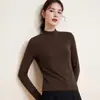 [Camiseta de manga comprida com gola média em mistura de lã] Camada base elegante, estilo de luxo discreto, corte justo, valoriza a silhueta e top versátil