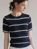Diseño estilo francés, top corto de punto a rayas de seda helada para mujer, camiseta de manga corta regular para verano para mujeres petite