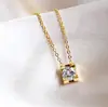 Pingente de colar de moissanita de aço titânio de corpo inteiro, diamante quadrado pequeno de quatro garras, corrente de clavícula, corrente de pescoço simples de um único diamante para mulheres, presente