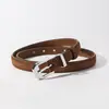 Cinturón Fino de Terciopelo para Mujer con Hebilla de Pin Plateada, Versátil para Jeans, Trajes y Vestidos, con un Toque de Lujo Exclusivo y Hebilla Decorativa de Cuero