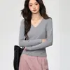 Camiseta de algodão penteado 40 fios, gola V profunda, manga longa para mulheres, novo estilo outono 2026, corte justo, versátil, ombro regular, blusa básica