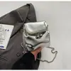 Bolsas Pequenas Prateadas da Moda Deste Ano para Mulheres 2026 Nova Bolsa Transversal com Corrente Versátil de Verão Bolsa Mini de Presilha Exquisite