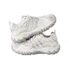 Sapatos populares de caminhada pretos com sola grossa antiderrapante para mulheres, novo modelo de outono de 2026, sapatos estilo "dad shoes" leves e respiráveis em malha que fazem os pés parecerem menores