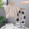 Traje de Verão para Meninos 2025 Novo Estilo Roupas Casuais para Crianças Bebê Conjunto de Duas Peças Decotado Sem Mangas