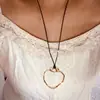 Colar Pingente Assimétrico em Forma de Coração com Recorte Estiloso Europeu e Americano Brincos Femininos Colar Simples Geométrico Oval com Corda de Cera