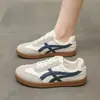 Zapatillas de entrenamiento alemanas versátiles de suela plana para estudiantes para mujer, nuevas de primavera-verano 2026 súper populares zapatillas casuales para mujer