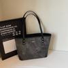 Bolsa Tote Casual da Moda de Grande Capacidade para Mulheres Nova 2025 Bolsa Grande Design Nicho Bolsa para Deslocamento Bolsa de Ombro da Moda