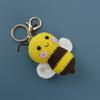 Muñeca de abeja tejida a crochet hecha a mano, exquisito colgante pequeño de lana tejida, lindos adornos de abeja de dibujos animados