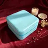 A caixa de joias mini de couro mais vendida da Amazon, uma vitrine portátil para joias, anéis, colares e presilhas de cabelo de bebê