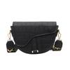Calle transfronteriza 2023 nuevo bolso de sillín con patrón de cocodrilo carcasa bandolera diagonal bolso pequeño irregular para mujer venta al por mayor