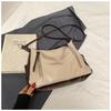 Bolsa Tote Casual Retrô para Mulheres 2025 Nova Coleção Primavera e Verão Grande Capacidade Textura Fashionável Tendência Bolsa de Ombro/Axila