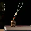 Sándalo tallado lindo caricatura Ultraman y monstruo pequeño cadena para teléfono móvil llavero cuerda trenzada tejida a mano colgante accesorios de anime