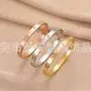 Pulseiras de Casal de Luxo Leve de Alta Qualidade, Aço Titânio Abertas com Design de Nicho, Pulseiras Modernas Populares Estilo Ins