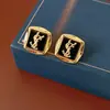 Brincos de Letra com Zircônia e Pérola Agulha de Prata, Elegantes e Versáteis, Brincos Estilo Chanel, Brincos da Moda de Luxo Leve de Alta Qualidade Atacado