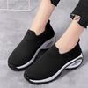Zapatos Mecedores de Altura Interna para Mujer Transfronterizos 2025 Primavera Nuevos Zapatos de Malla Voladora Slip-on Cómodos Casuales