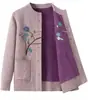Roupas para mãe de meia-idade e idosa, estação outono e inverno, tricô feminino solto, quente, camada base, blusa, cardigã, bordado, peça externa espessa