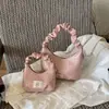 Bolsa pequena de bolinhas estilo coreano transfronteiriça para meninas, nova bolsa de mão plissada para o início do outono de 2026, bolsa de ombro e transversal mini versátil