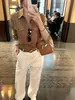 Camisa Sencilla de Manga Larga con Hombrera Estilo Old Money para Mujer Primavera y Otoño Diseño de Alta Gama Sentido Retro Temperamento Delgado Top Versátil